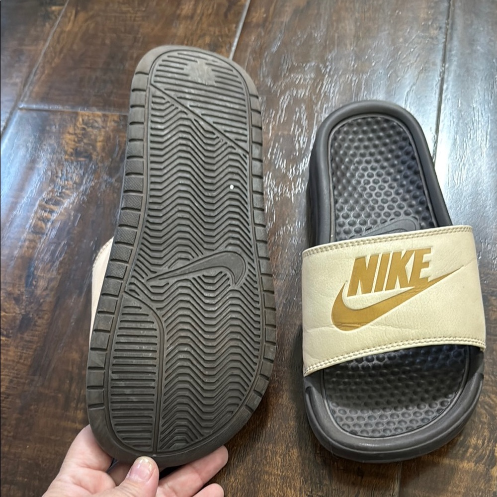 Nike Tan and Brown Slide Sandals - Women’s Size 6 - Picture 2 of 4